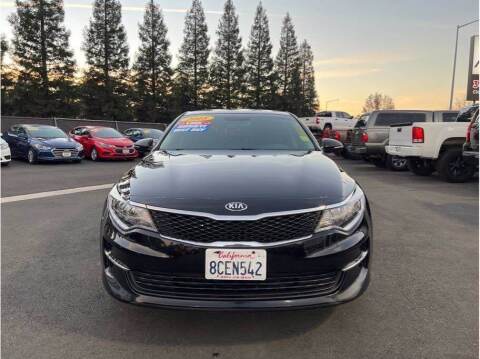 2018 Kia Optima for sale at Carros Usados Fresno in Clovis CA
