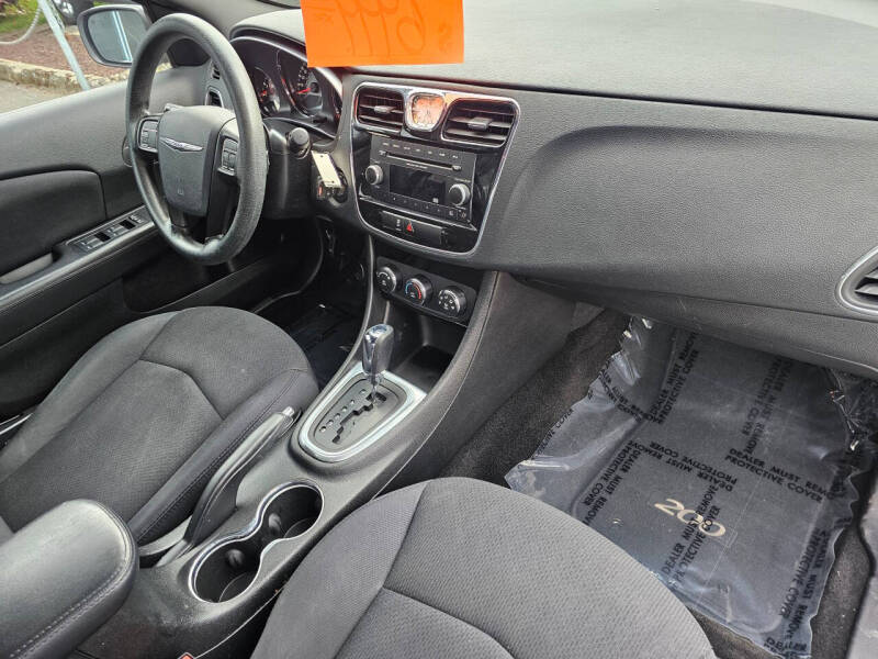 2013 Chrysler 200 LX