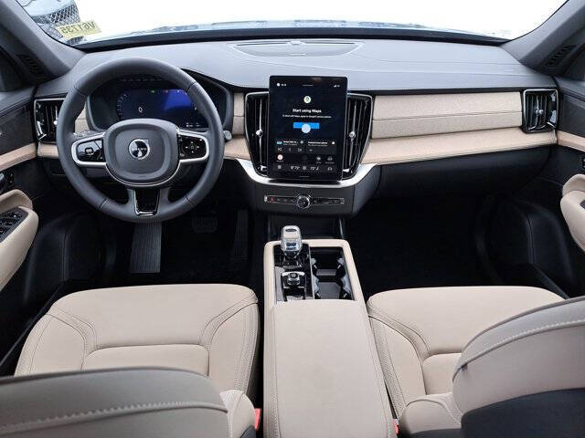 2026 Volvo XC90 T8 Plus 7P