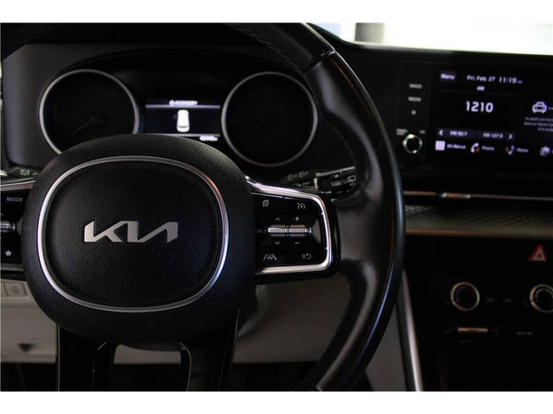 2024 Kia Carnival LX