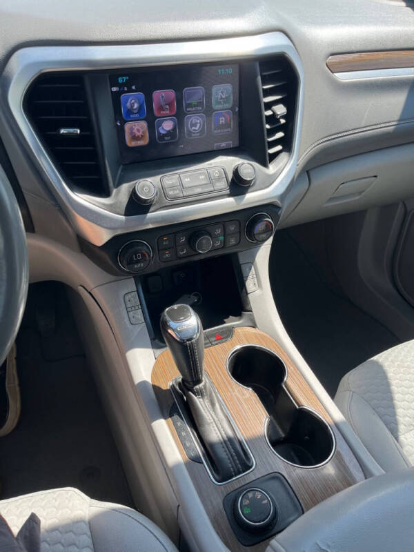 2017 GMC Acadia SLE-2
