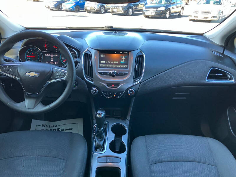 2017 Chevrolet Cruze LT Auto