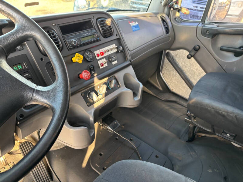 2015 Freightliner M2 106