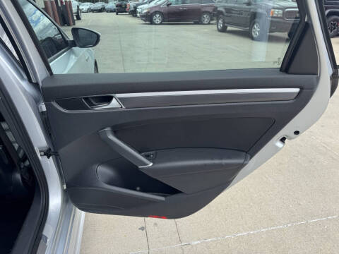 2018 Volkswagen Passat 2.0T R-Line