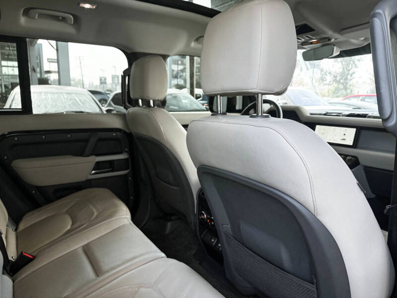 2023 Land Rover Defender 110 SE