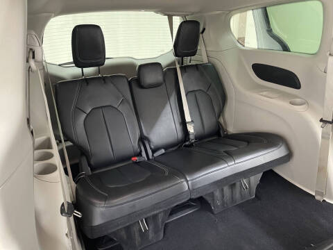 2024 Chrysler Pacifica Plug-In Hybrid Select