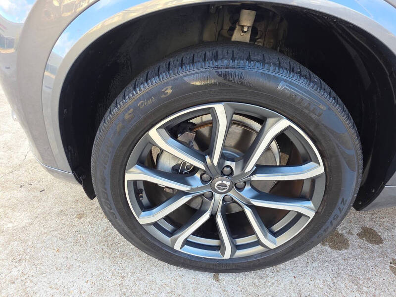 2016 Volvo XC90 T6 Momentum