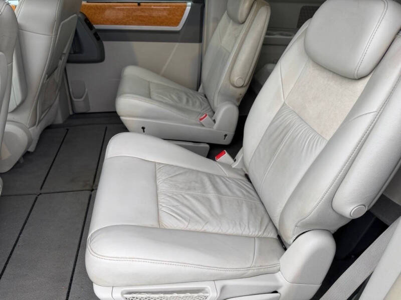 2010 Chrysler Town and Country Limited