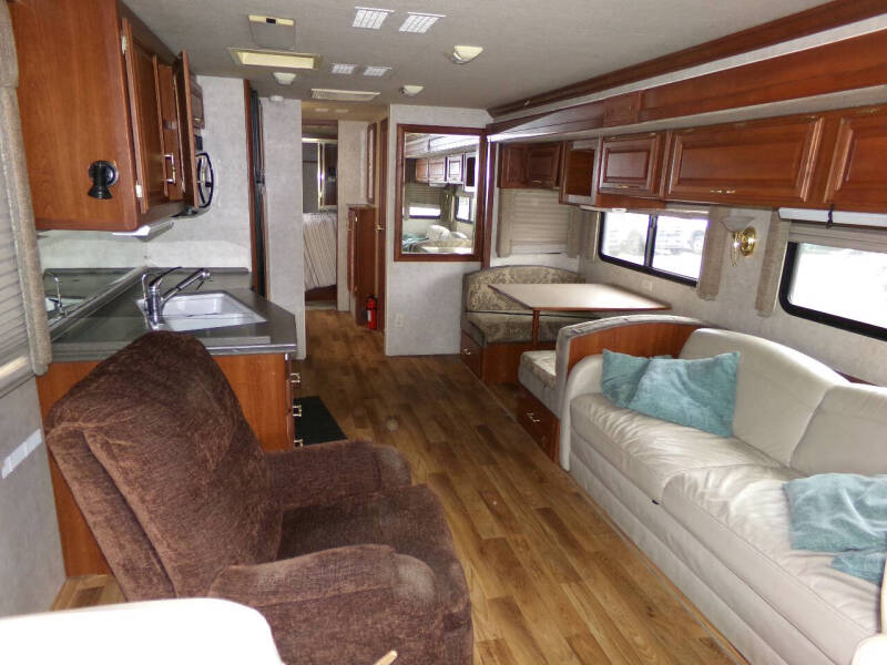 2002 Fleetwood RV Discovery 37U