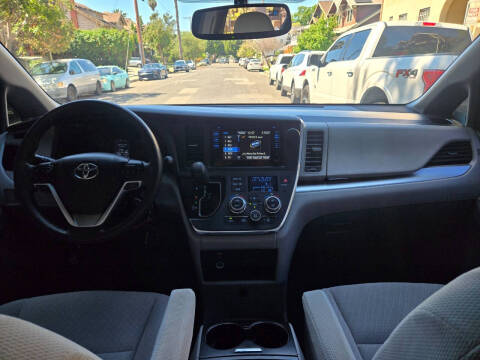 2017 Toyota Sienna LE 8-Passenger