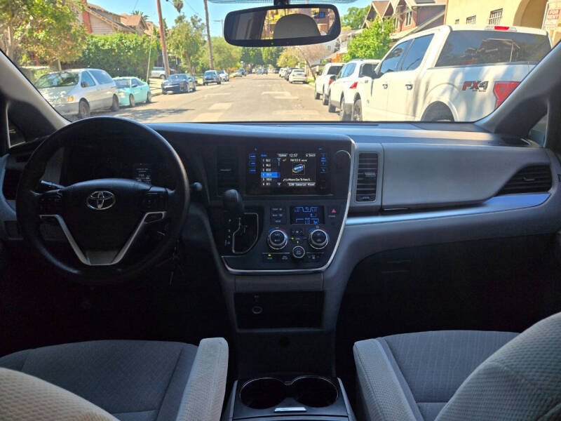 2017 Toyota Sienna LE 8-Passenger