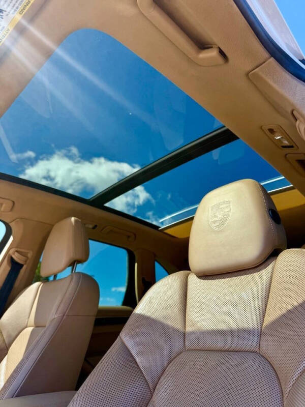 2017 Porsche Cayenne S E-Hybrid Platinum Edition