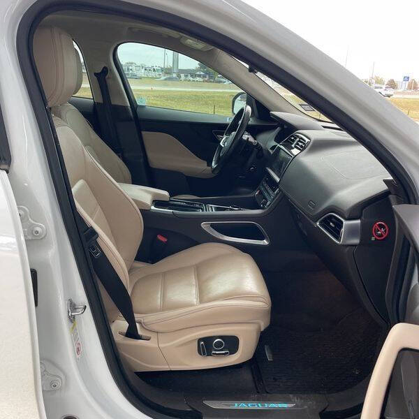 2019 Jaguar F-PACE 30t Prestige