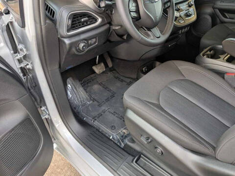 2024 Chrysler Pacifica Touring