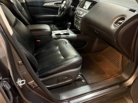 2017 Nissan Pathfinder SL