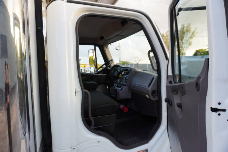 2018 Freightliner M2 106