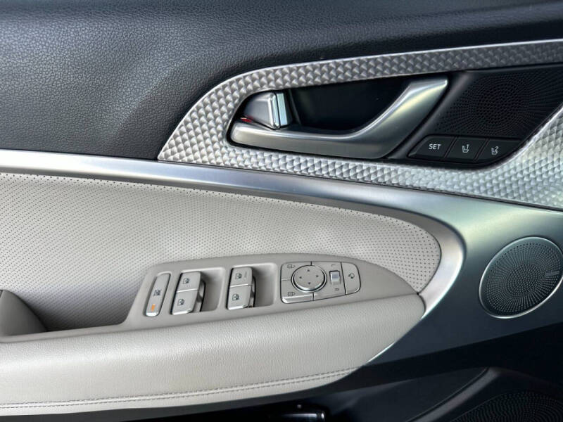 2023 Genesis G70