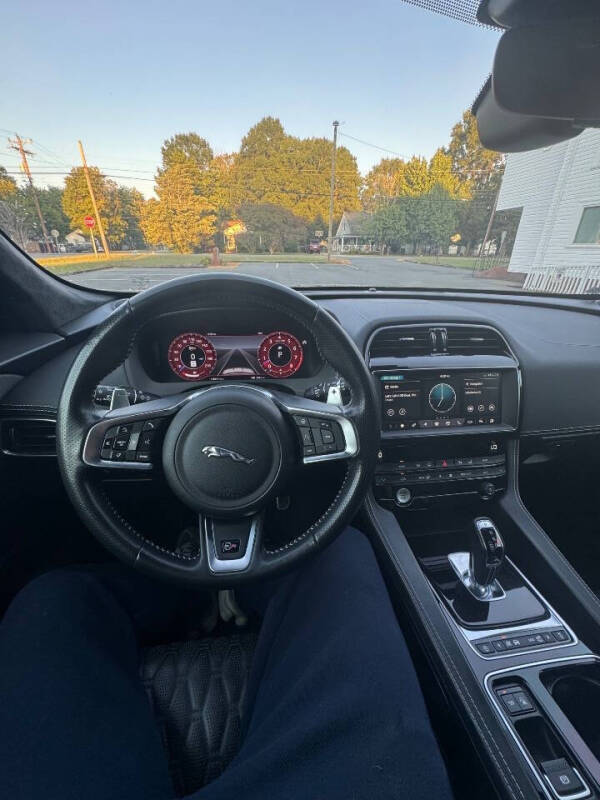 2020 Jaguar F-PACE SVR