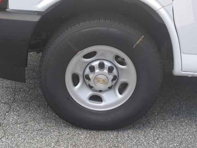 2025 Chevrolet Express 2500