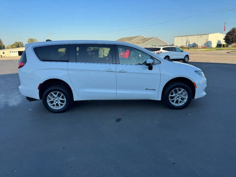 2022 Chrysler Voyager LX
