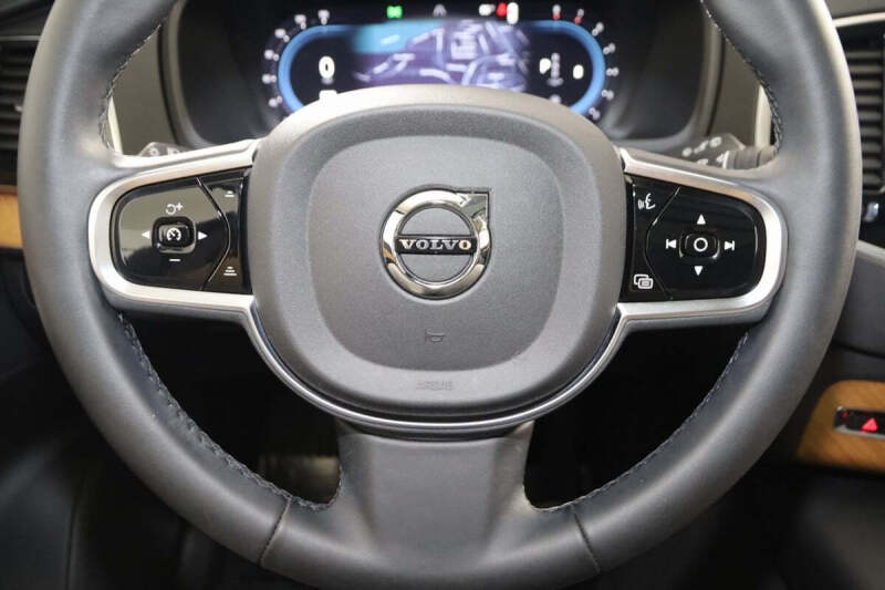 2025 Volvo XC90 B5 Plus Bright Theme