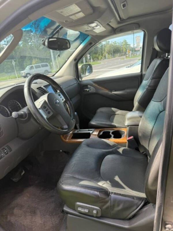 2005 Nissan Pathfinder LE