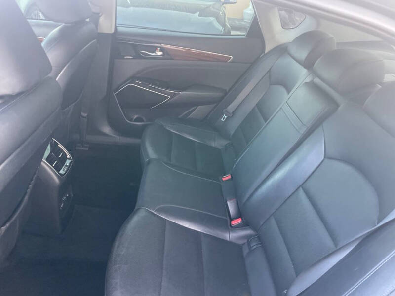 2017 Kia Cadenza Technology