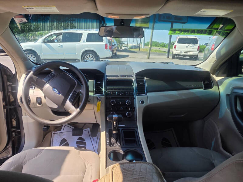 2011 Ford Taurus SE