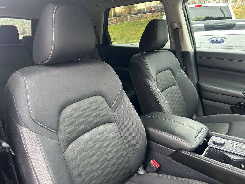 2025 Nissan Pathfinder SV