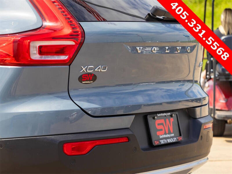 2023 Volvo XC40 B5 Plus Bright Theme