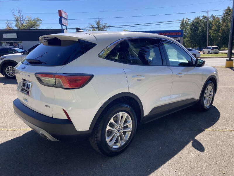 2022 Ford Escape Hybrid SE