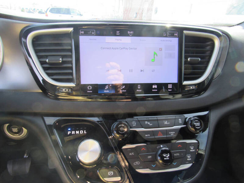 2025 Chrysler Pacifica Select