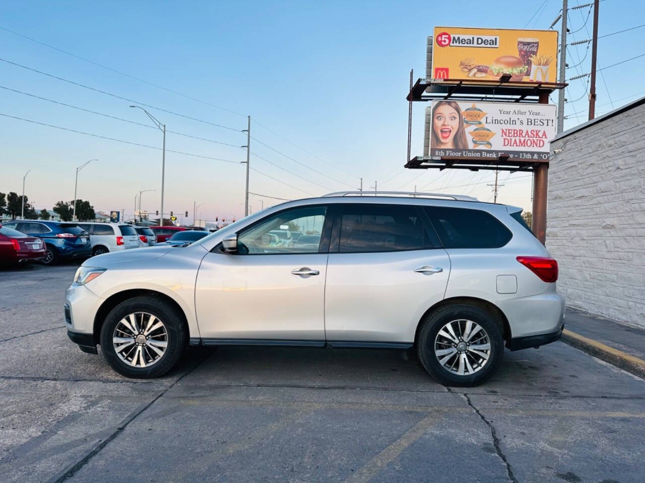 2020 Nissan Pathfinder SV photo 12