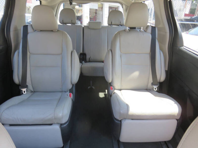 2016 Toyota Sienna Limited 7-Passenger