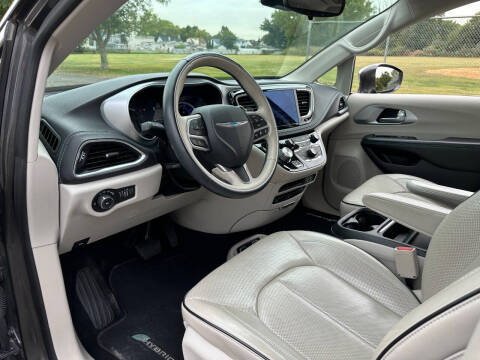 2017 Chrysler Pacifica Hybrid Platinum
