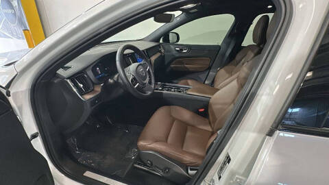 2023 Volvo XC60 B5 Plus Dark Theme