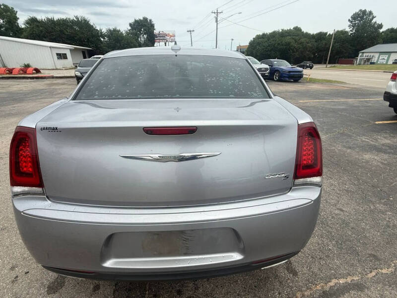 2016 Chrysler 300