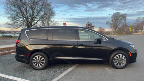 2022 Chrysler Pacifica Hybrid Touring L