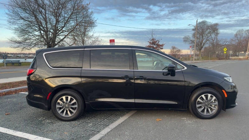 2022 Chrysler Pacifica Hybrid Touring L