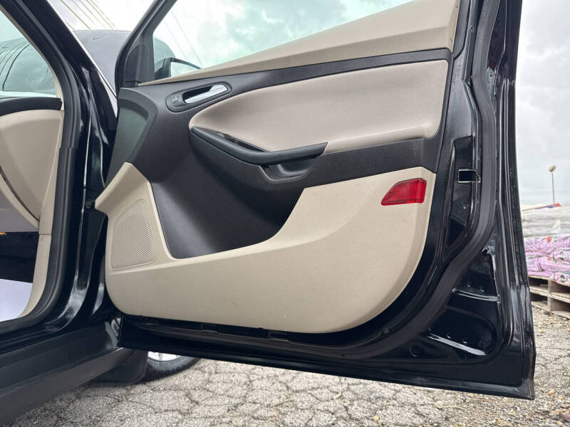 2016 Ford Focus SE - Photo 32