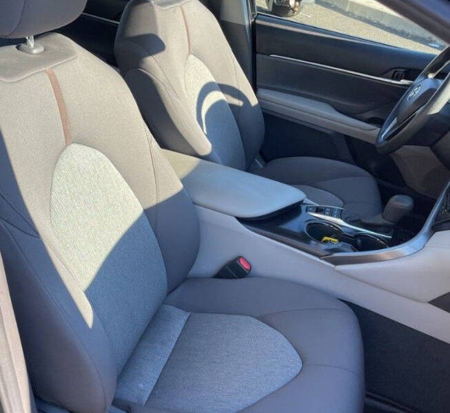 2020 Toyota Camry Hybrid LE