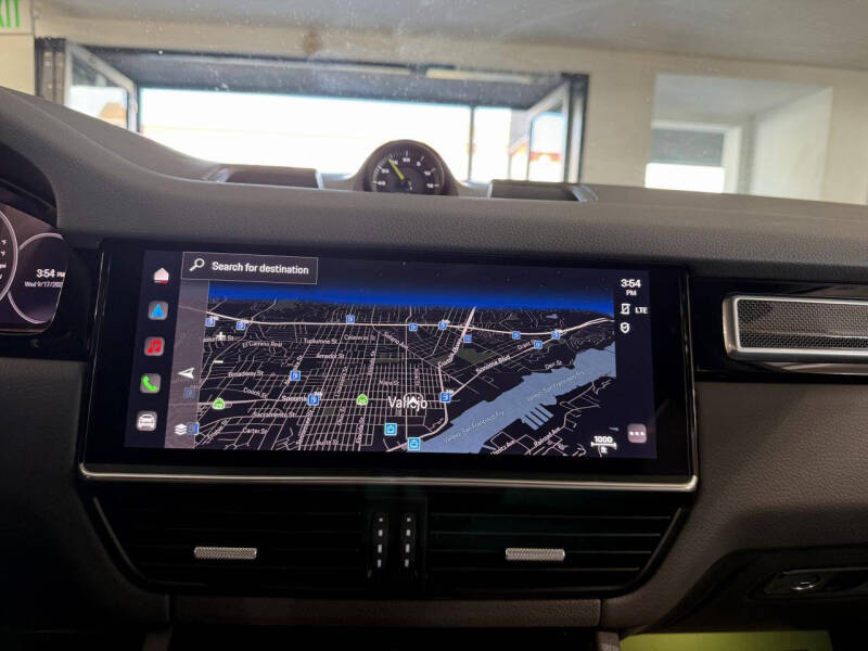 2022 Porsche Cayenne E-Hybrid Coupe