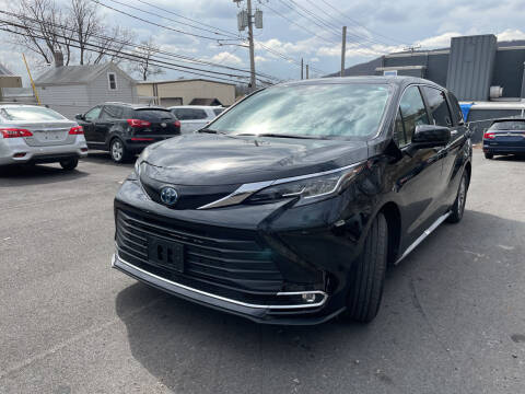 2022 Toyota Sienna for sale at Deals on Wheels in Suffern NY