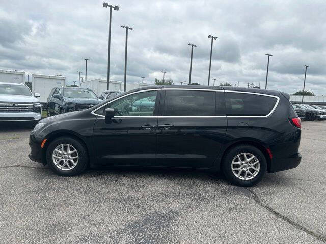 2023 Chrysler Voyager LX