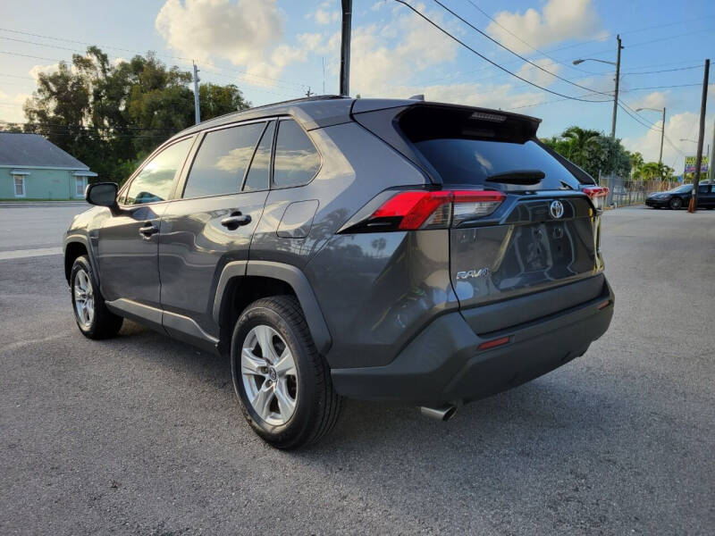 2021 Toyota RAV4 XLE