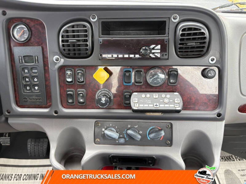 2017 Freightliner M2 106