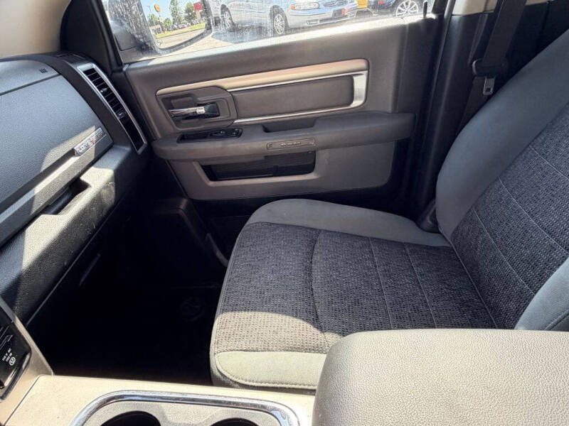 2017 RAM 1500 SLT