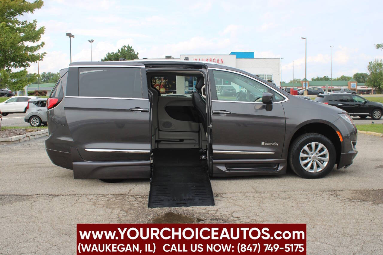 2018 Chrysler Pacifica Touring L 4dr Mini Van's photo