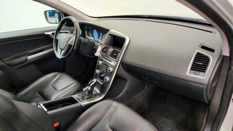 2016 Volvo XC60 T6 Drive-E