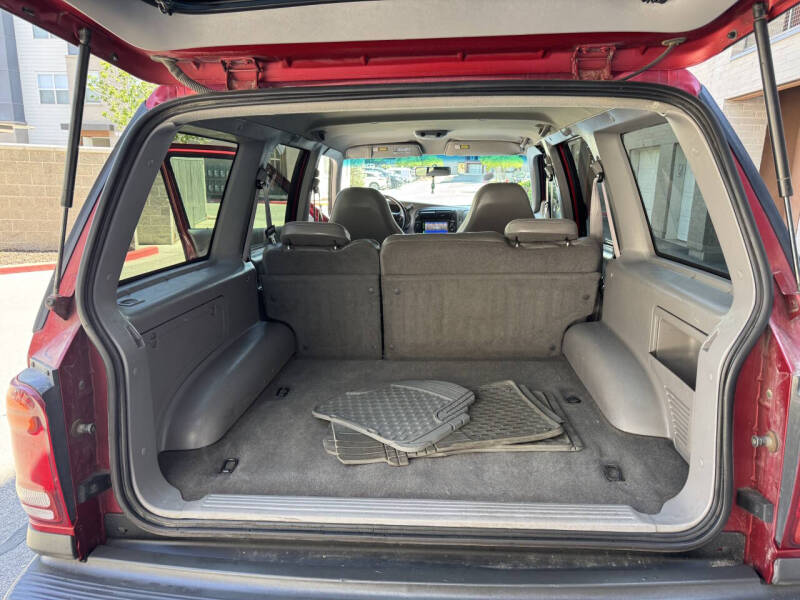 2000 Ford Explorer XLS